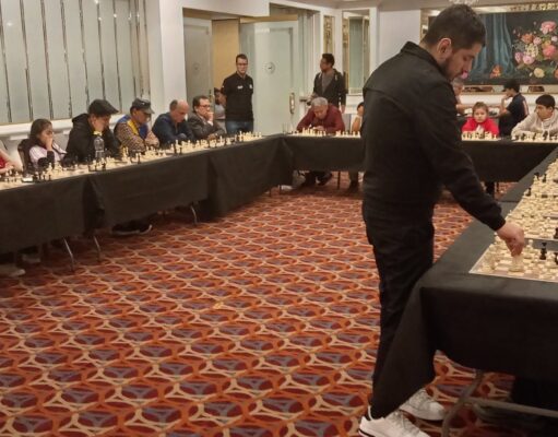 Simultáneas dadas por el GM José Martínez Alcántara